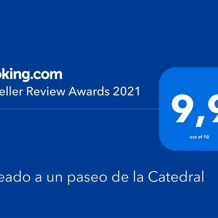 Soleado A Un Paseo De La Catedral *
