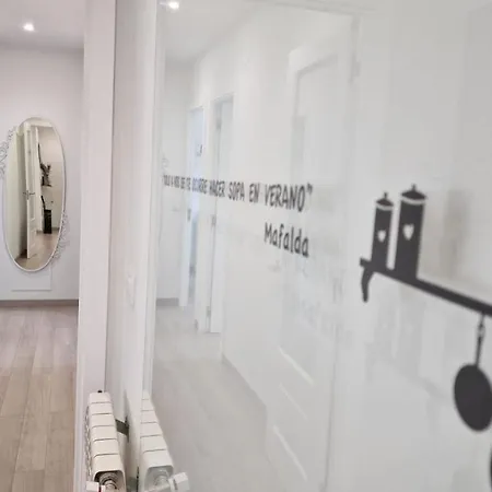 Soleado A Un Paseo De La Catedral