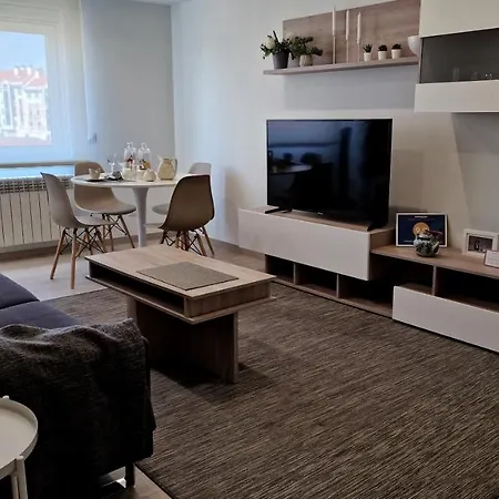 Soleado A Un Paseo De La Catedral *