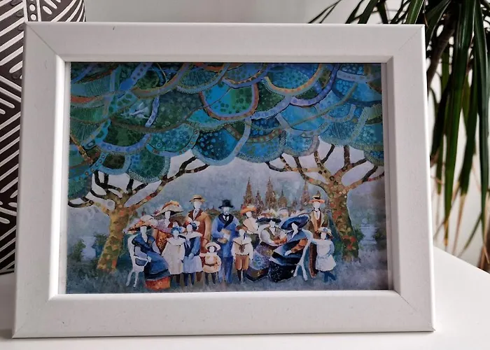 Soleado A Un Paseo De La Catedral * Santiago de Compostela