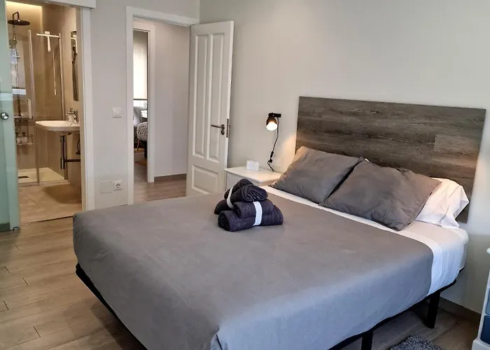 Soleado A Un Paseo De La Catedral Santiago de Compostela