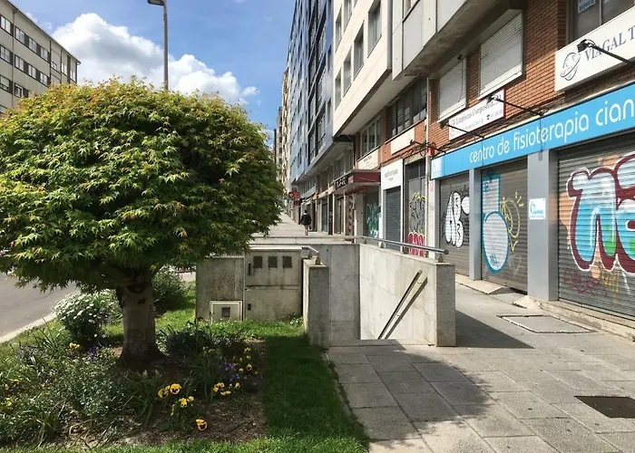 Soleado A Un Paseo De La Catedral * Santiago de Compostela