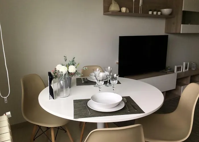 Soleado A Un Paseo De La Catedral * Santiago de Compostela